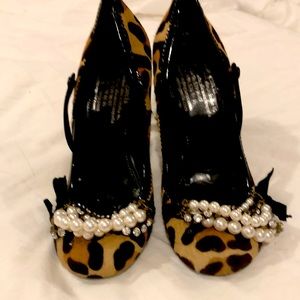AMAZING PEDRO GARCIA LEOPARD HEELS